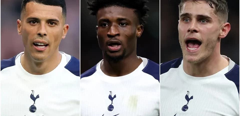 Tres jugadores de Tottenham en el campo