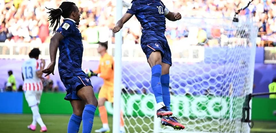Jugadores franceses celebrando un gol