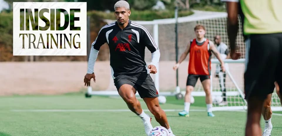 Jugador corriendo durante sesión de entrenamiento de fútbol