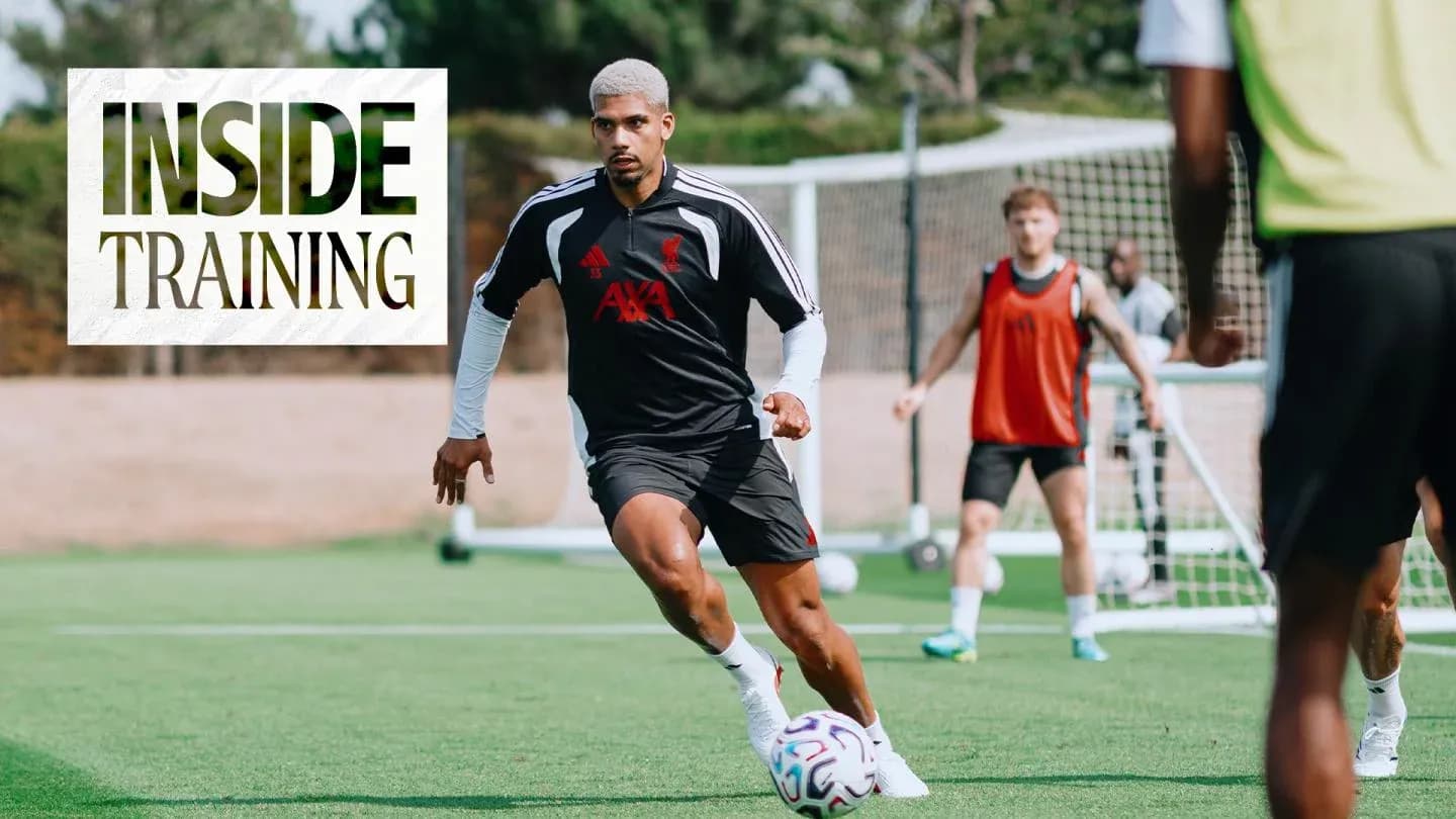 Jugador corriendo durante sesión de entrenamiento de fútbol