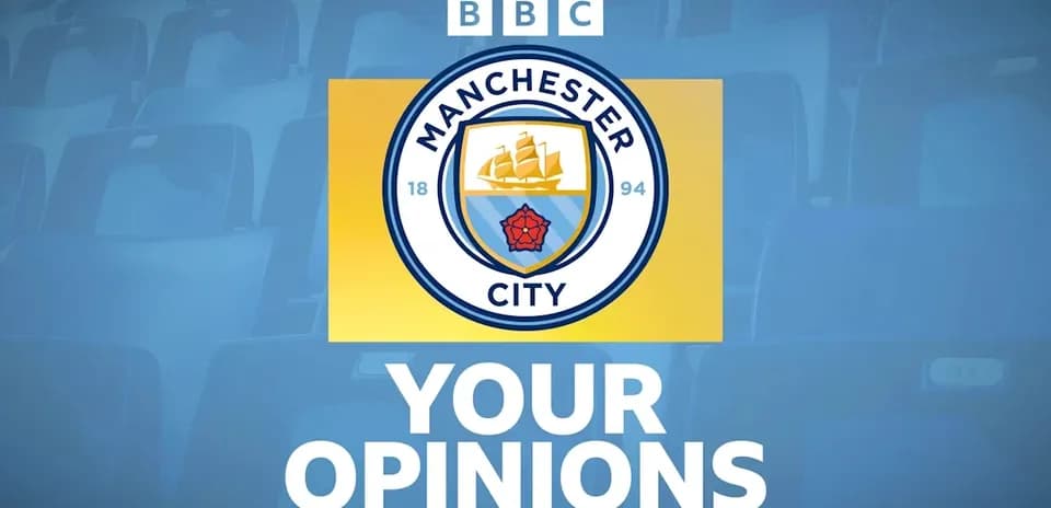 Logotipo de Manchester City con texto de opiniones