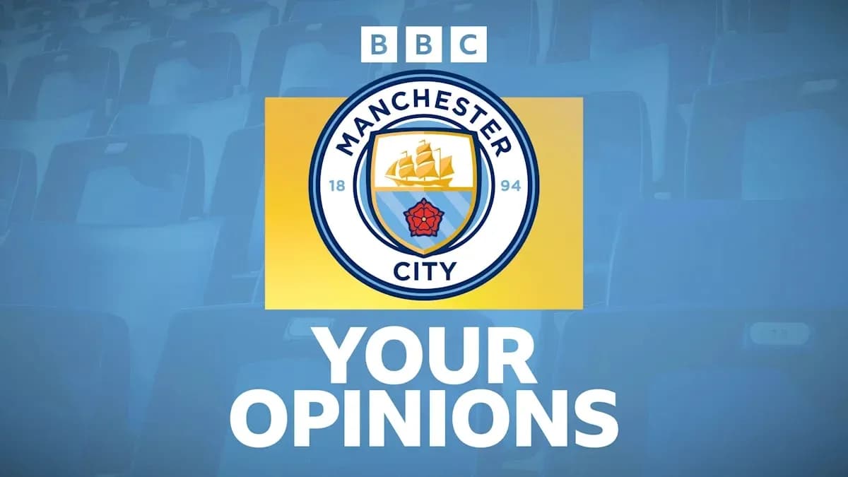 Logotipo de Manchester City con texto de opiniones