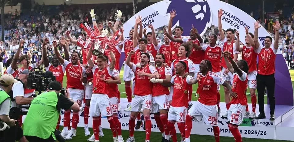 Jugadores de Arsenal celebrando el campeonato de la Premier League