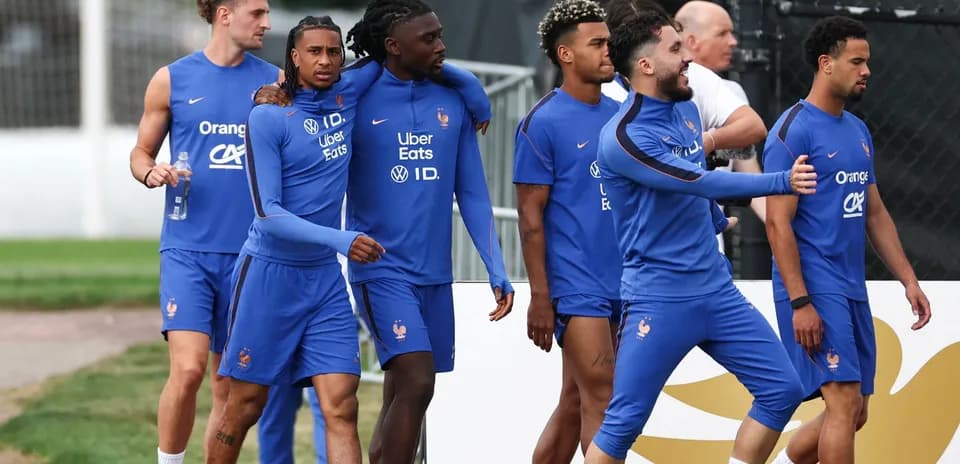 Jugadores de la selección francesa caminando durante entrenamiento