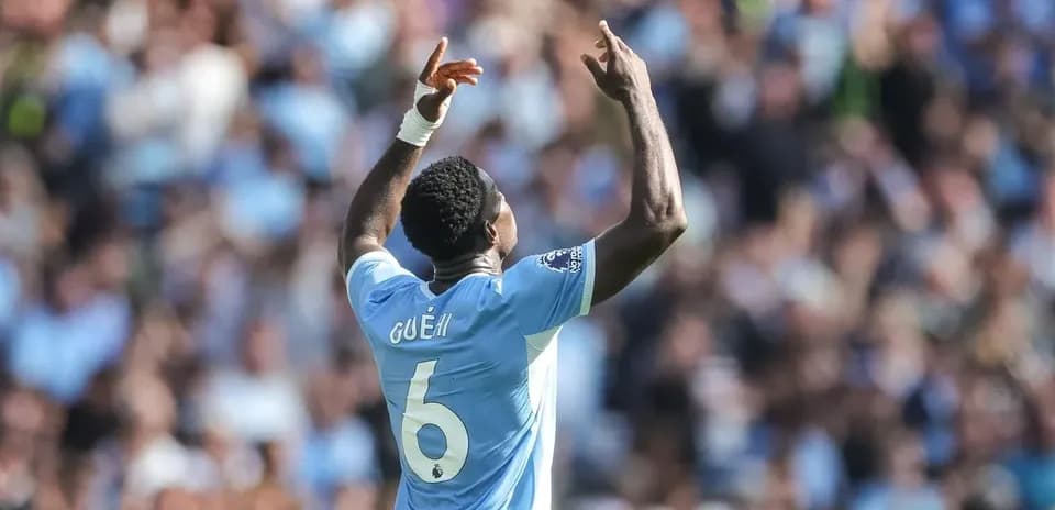 Jugador levantando los brazos en celebración