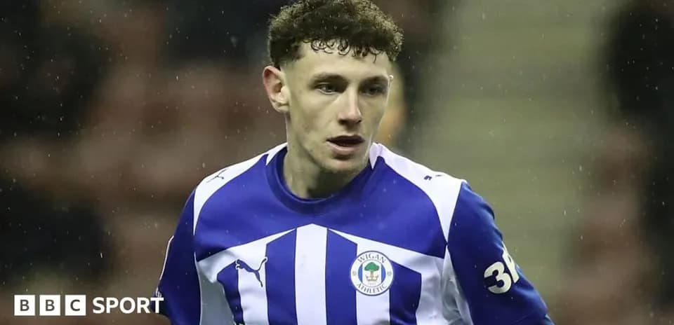 Jugador de Wigan Athletic en el campo de juego