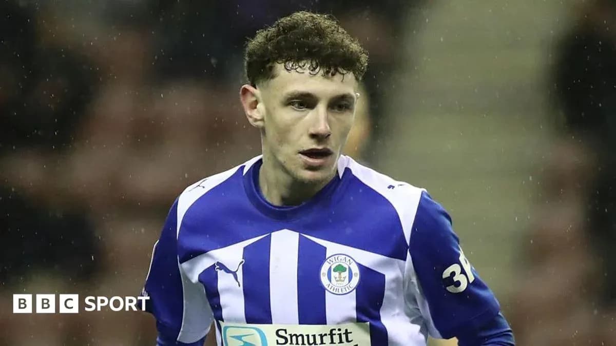 Jugador de Wigan Athletic en el campo de juego