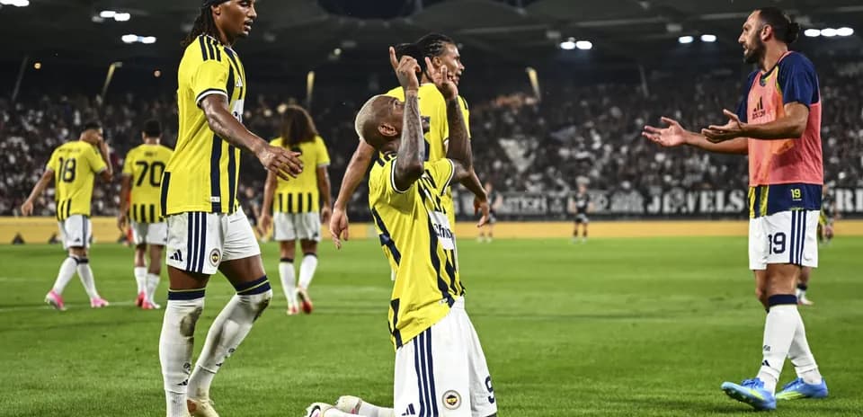 Celebración de un gol de Fenerbahçe en el partido