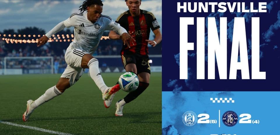 Jugador de Huntsville City en acción durante el partido