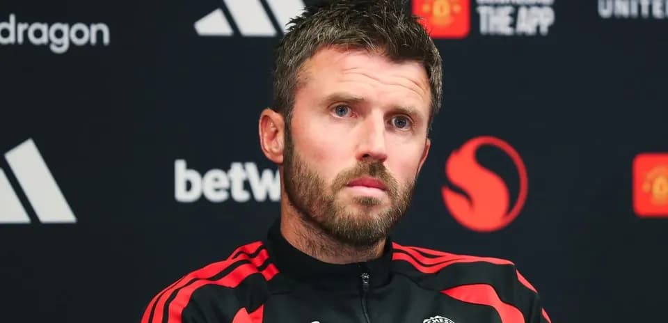 Entrenador en conferencia de prensa de Manchester United