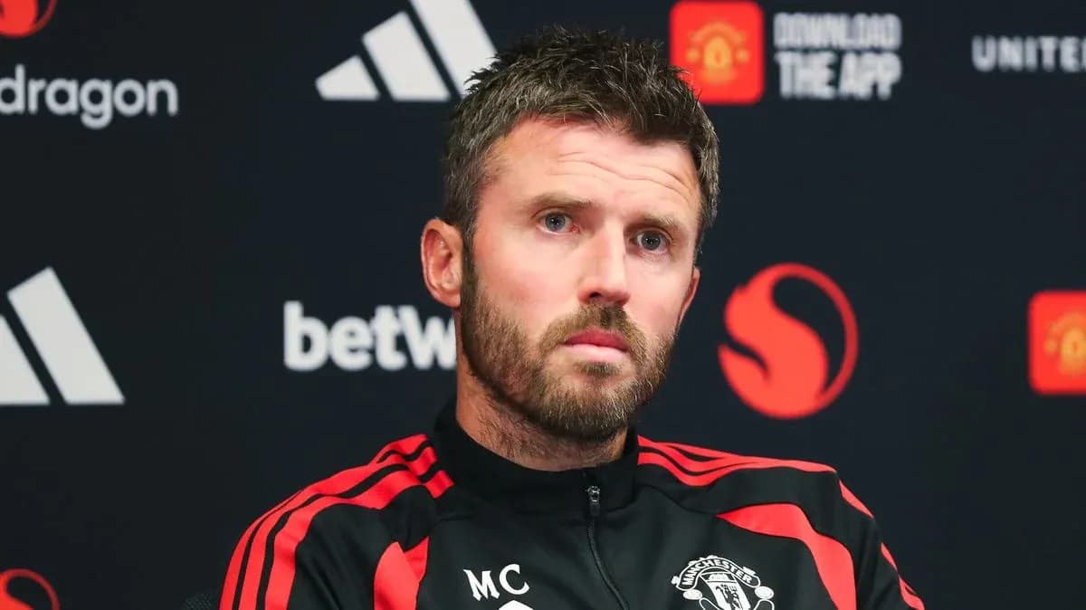 Entrenador en conferencia de prensa de Manchester United