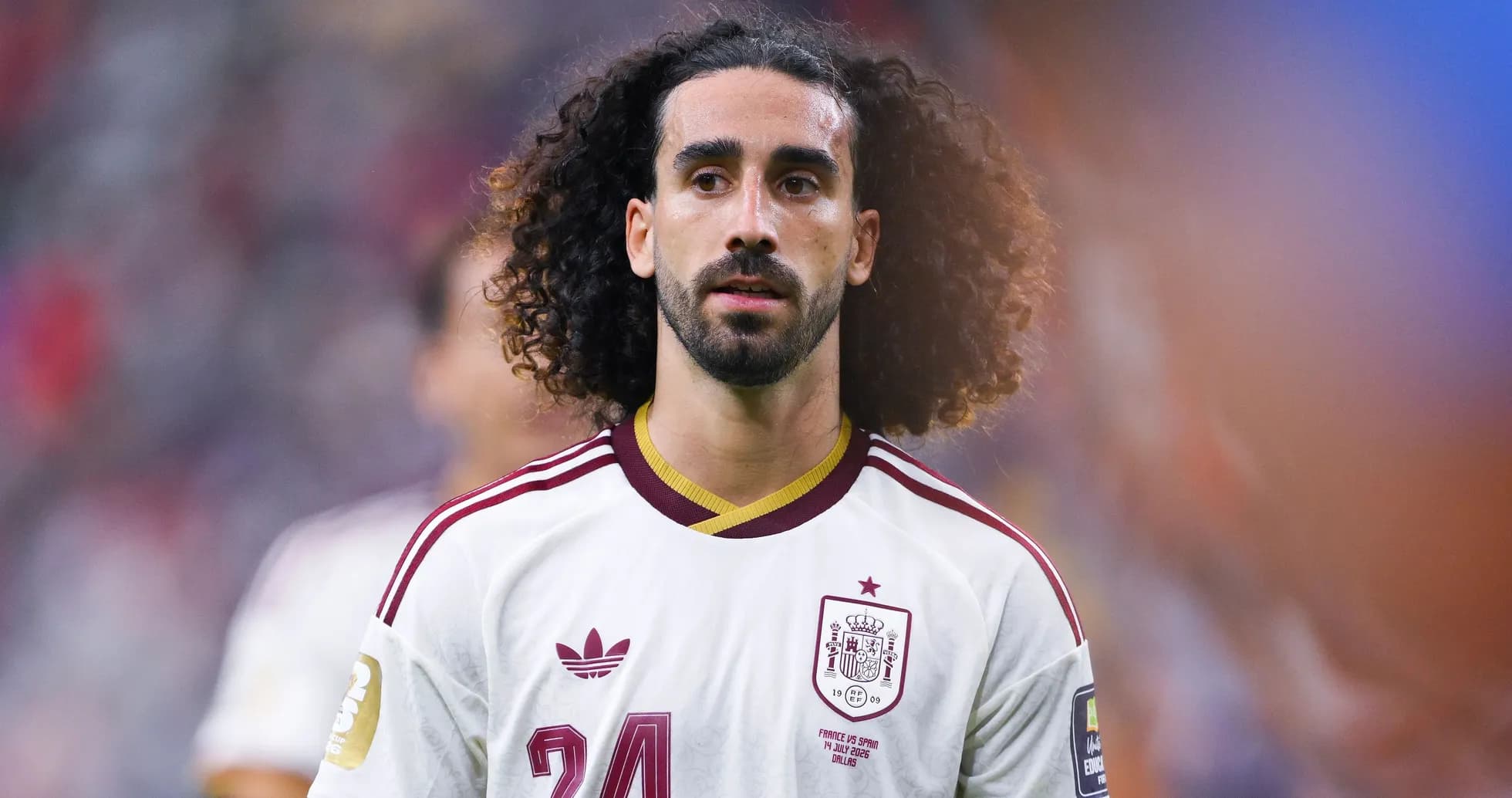 Jugador de España con camiseta blanca durante partido