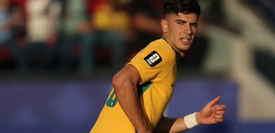Jugador de Australia corriendo en el campo