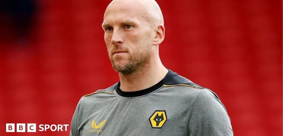 Jugador de Wolverhampton en campo antes del partido
