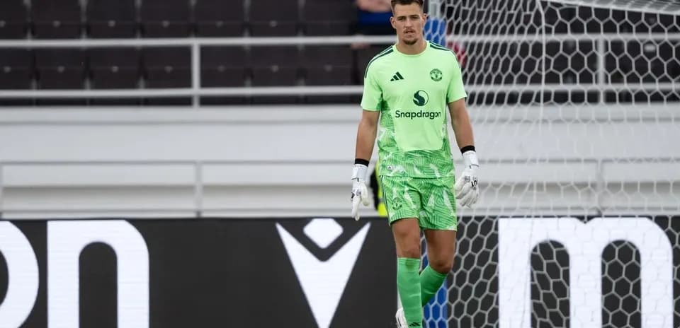 Portero de Manchester United en acción en el campo