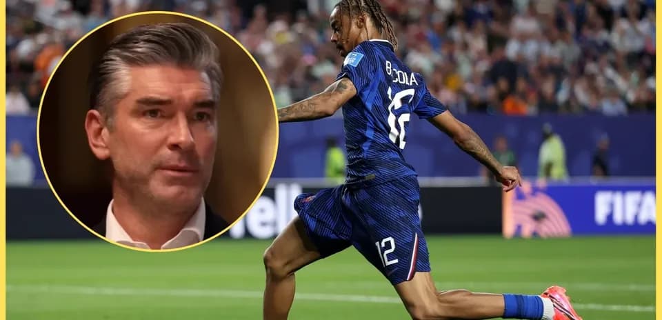 Jugador corriendo durante un partido de fútbol