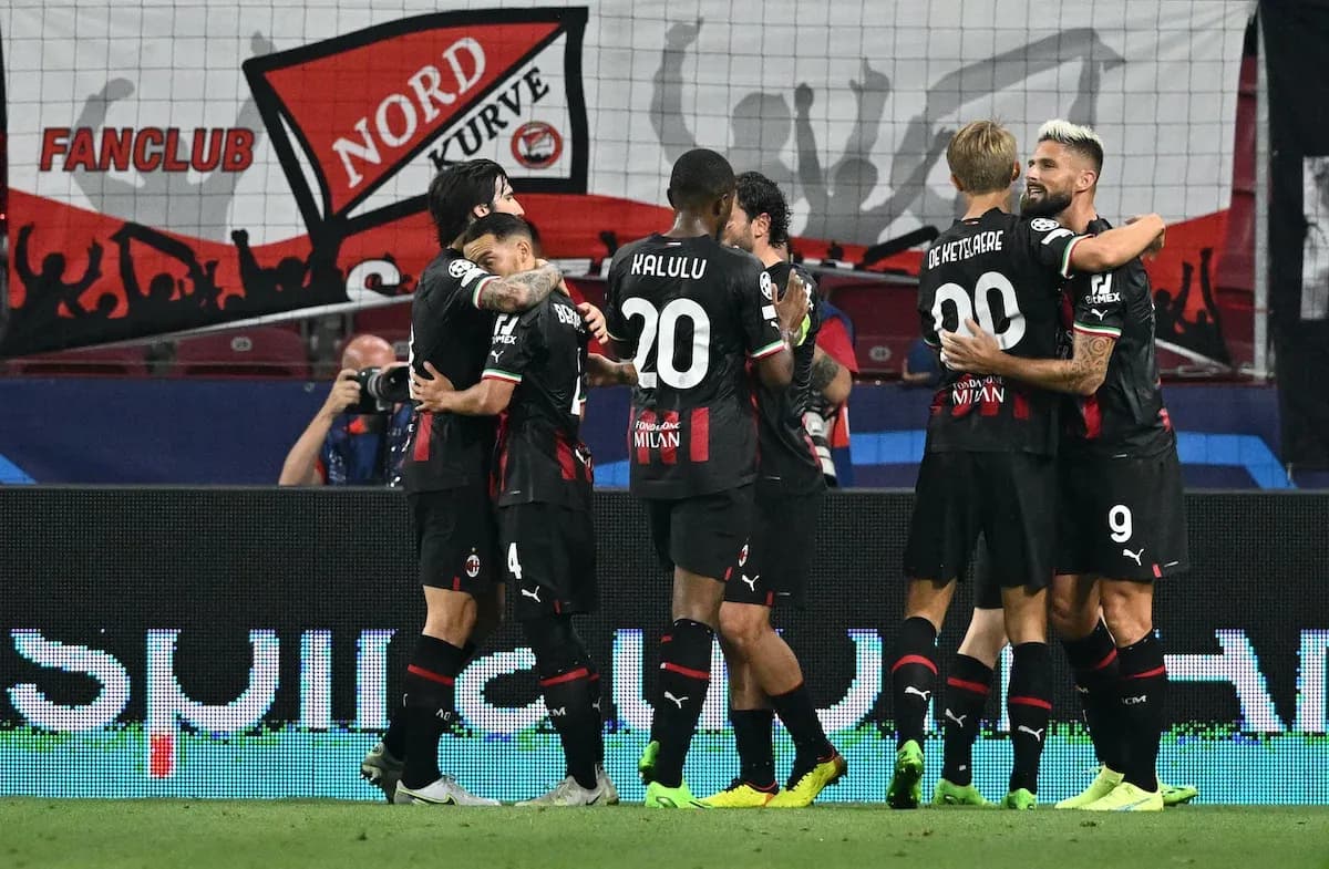 Jugadores de AC Milan celebrando un gol