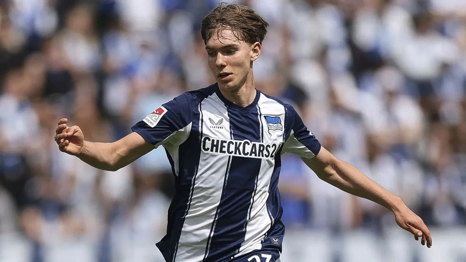 Jugador de Hertha BSC en acción durante el partido