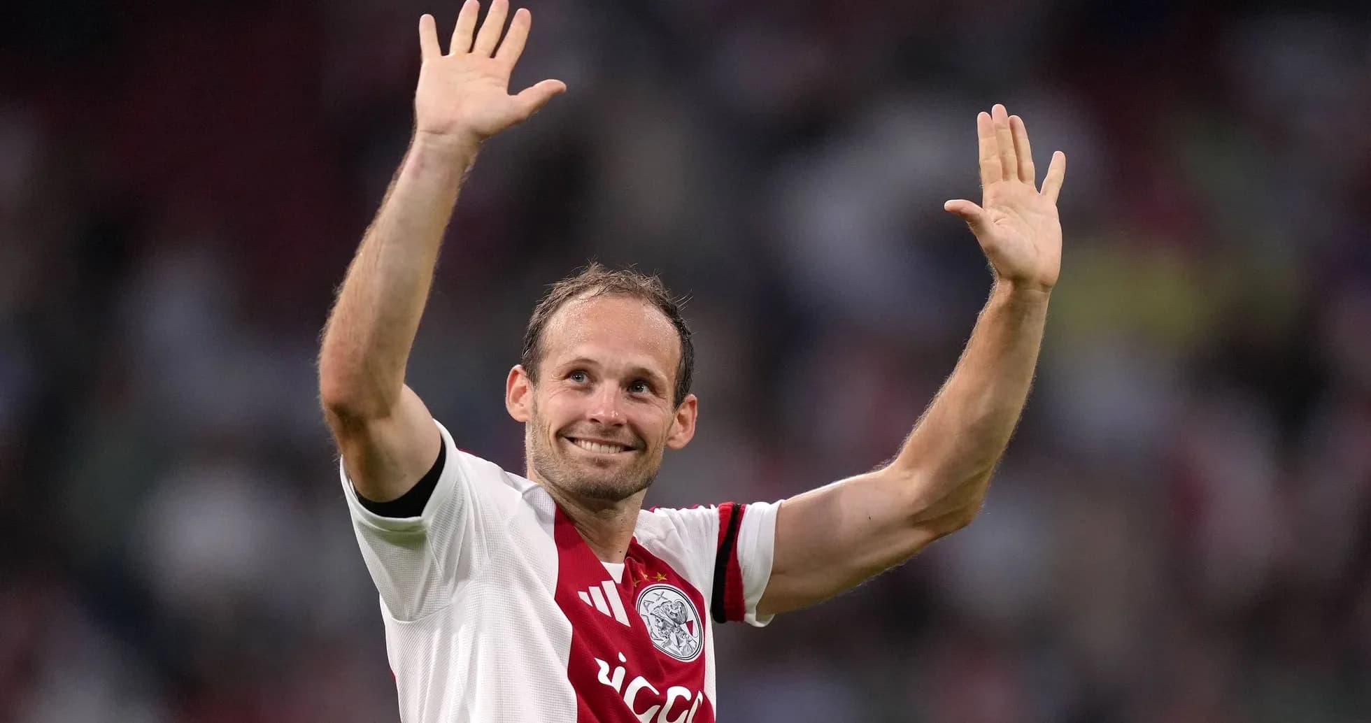 Jugador de Ajax saludando a la afición
