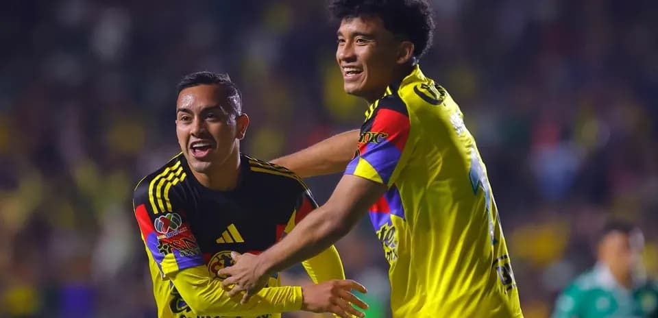 Jugadores del Club América celebrando un gol