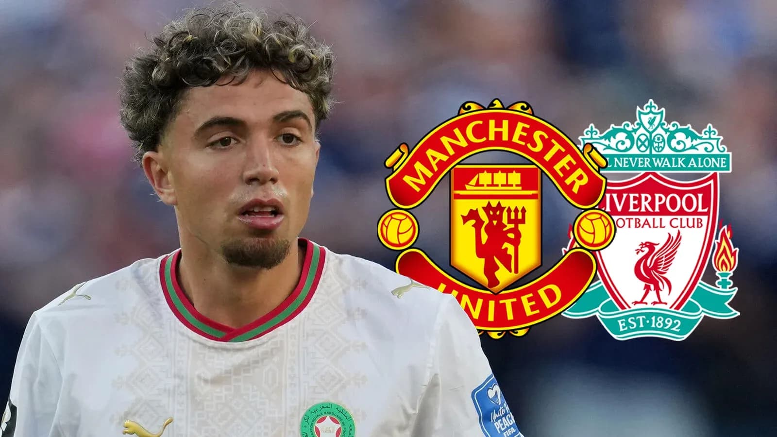 Jugador en acción con logotipos de Manchester United y Liverpool