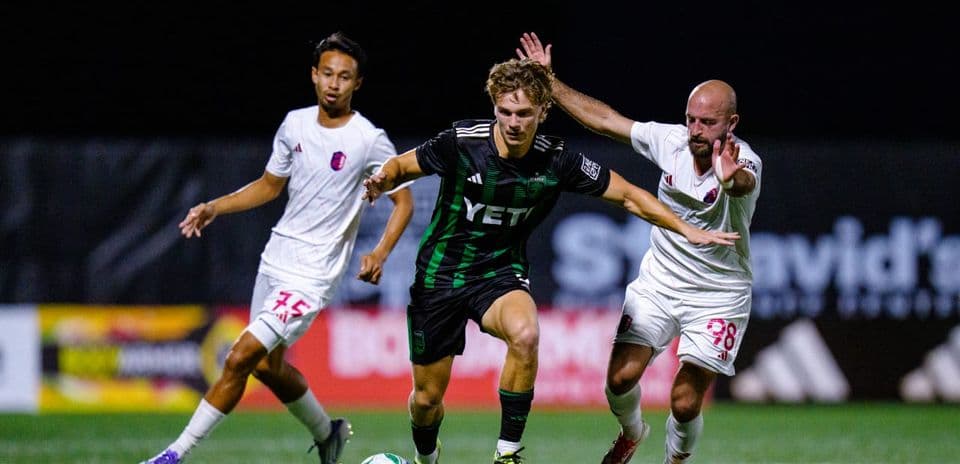 Jugador de Austin II en acción contra St. Louis City II