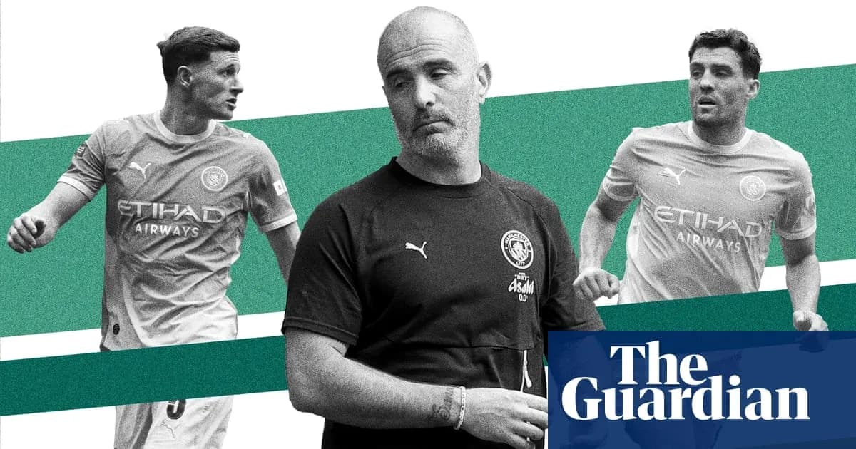 Jugadores de Manchester City y entrenador en primer plano