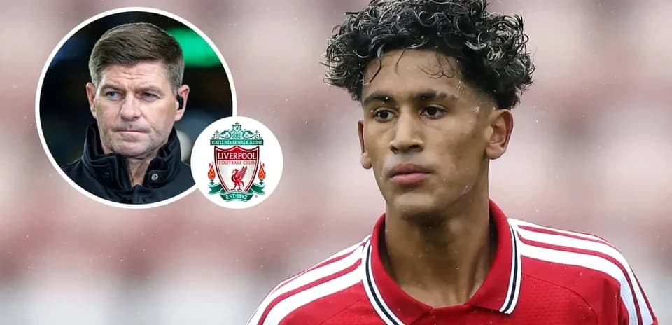 Jugador de Liverpool en primer plano con fondo difuminado