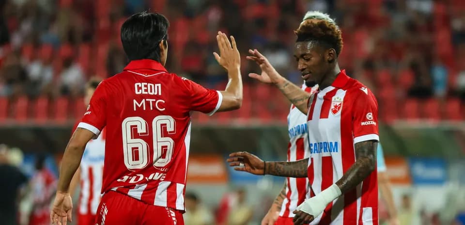 Jugadores de Crvena Zvezda celebrando un gol