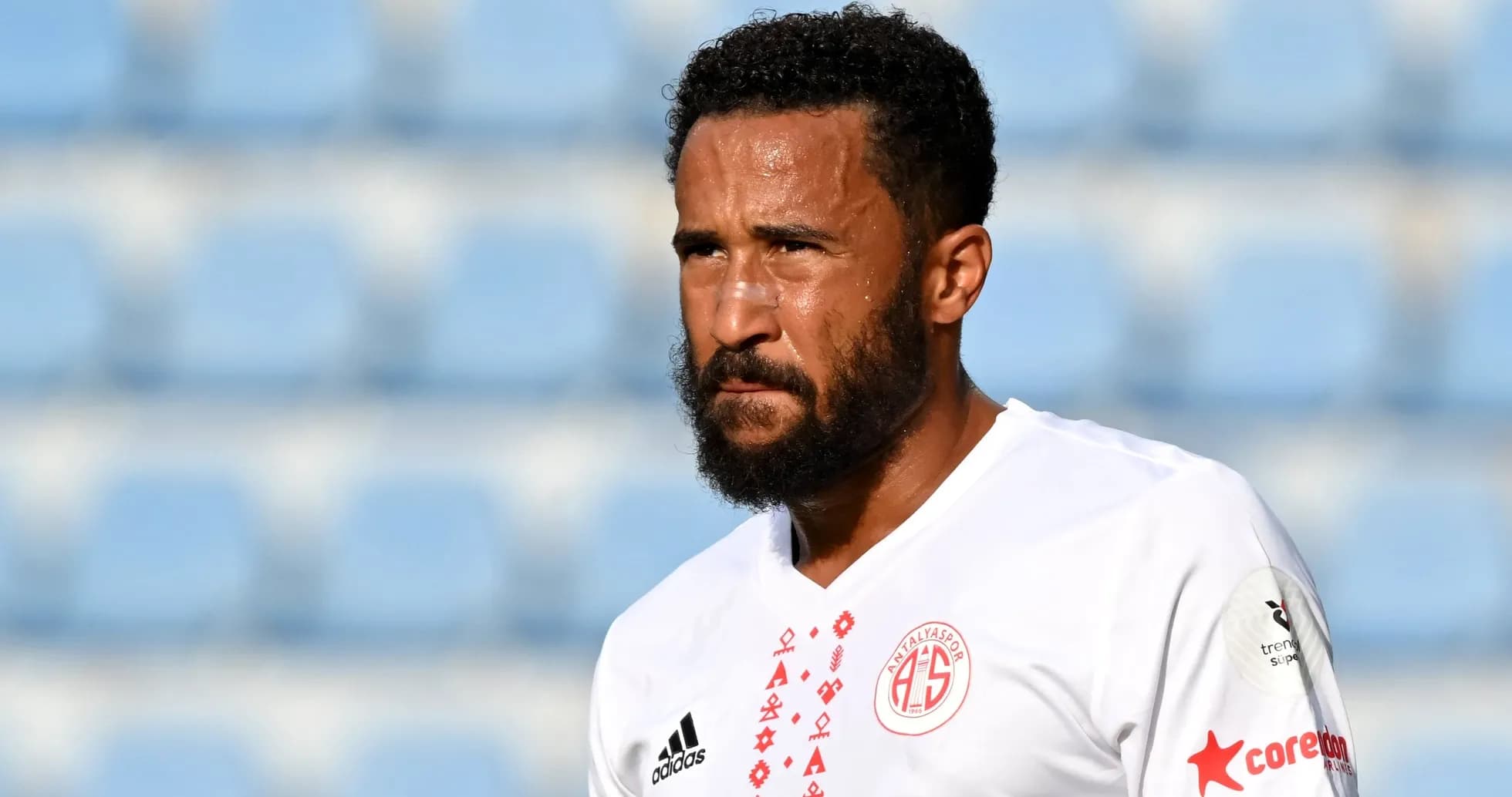 Jugador de Antalya Spor en el campo de juego
