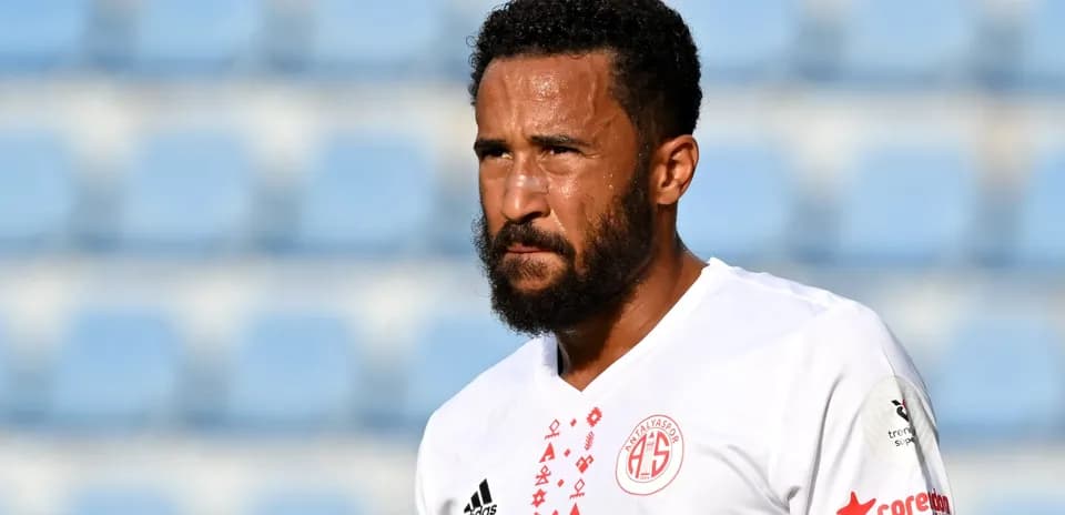 Jugador de Antalya Spor en el campo de juego