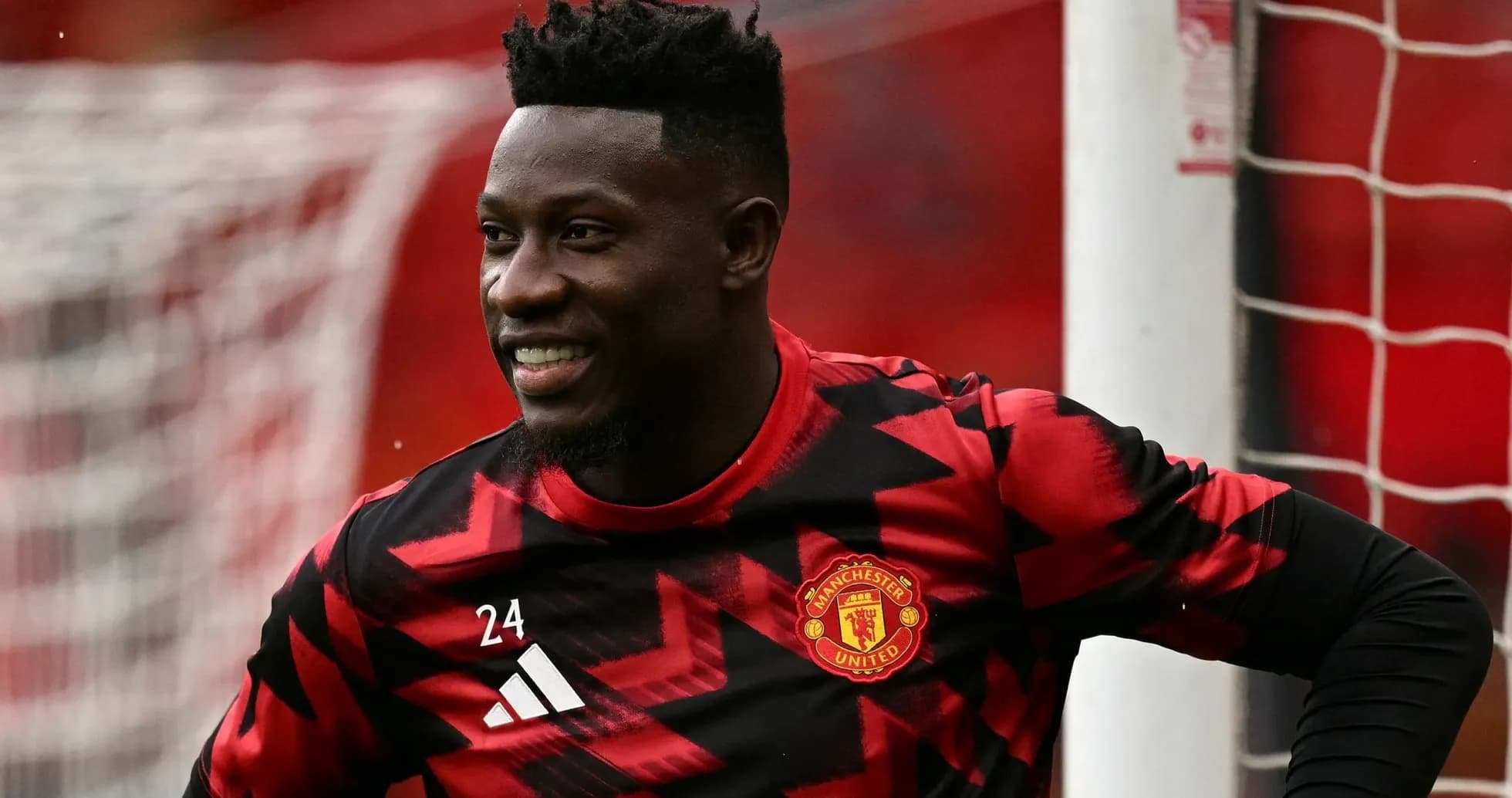 Portero de Manchester United sonriendo antes del partido