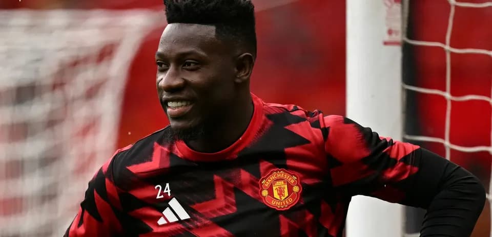 Portero de Manchester United sonriendo antes del partido