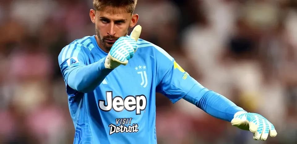 Portero de Juventus haciendo señal con la mano
