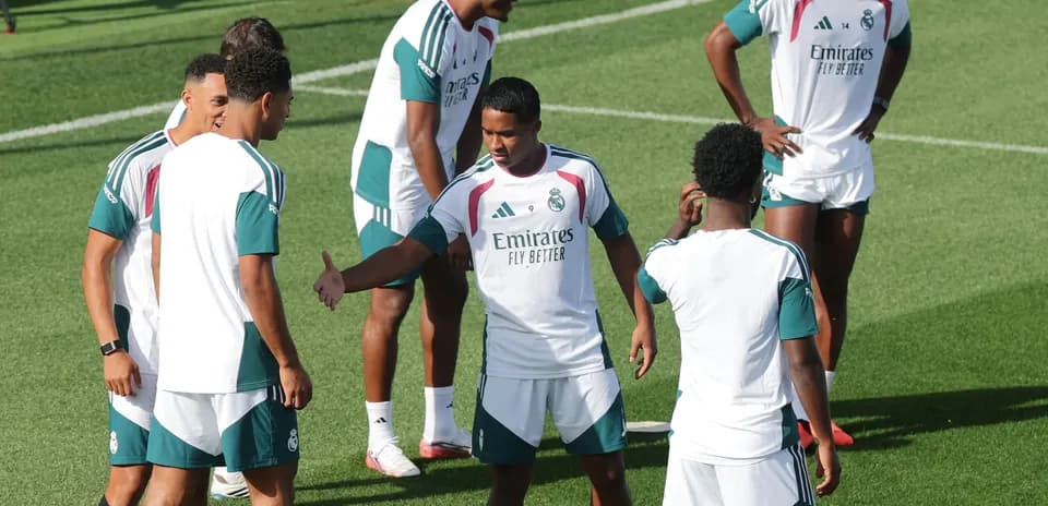 Jugadores del Real Madrid en sesión de entrenamiento
