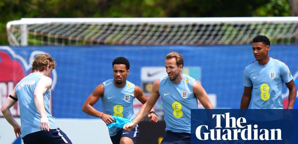 Jugadores de Inglaterra entrenando en el campo