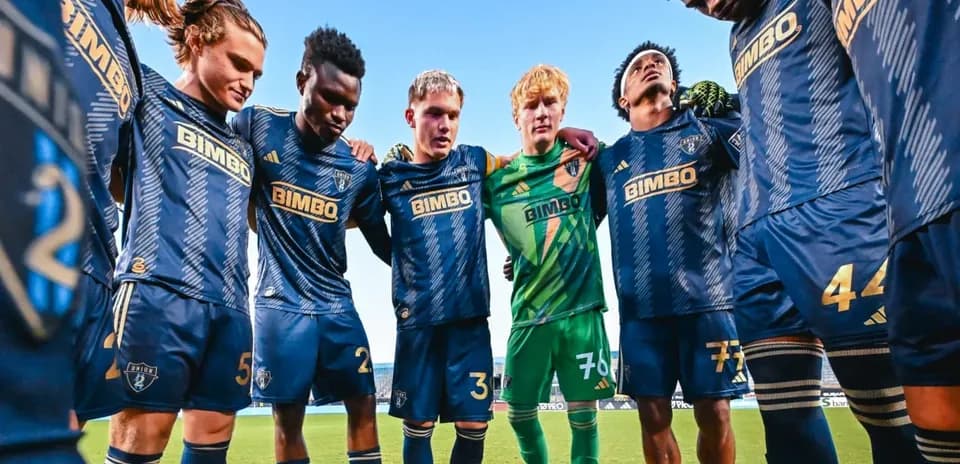 Jugadores del Philadelphia Union II en círculo