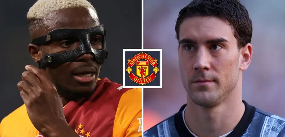 Jugadores de fútbol en acción con logo de Manchester United