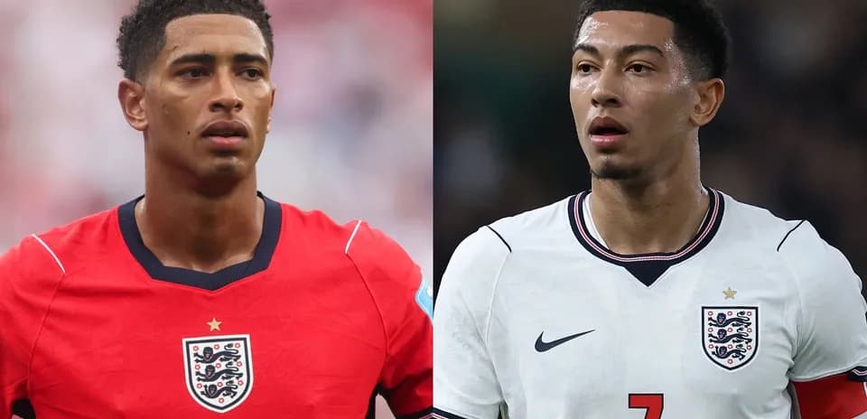 Jugadores de Inglaterra en uniformes de fútbol
