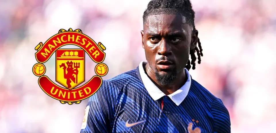 Jugador de Francia con uniforme de Manchester United