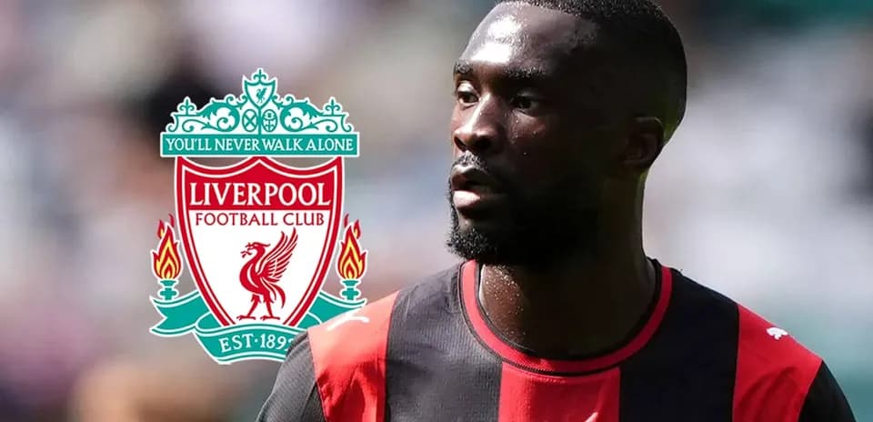 Jugador de fútbol con camiseta de Liverpool de fondo