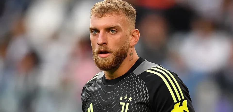 Portero de Juventus en el campo durante el partido