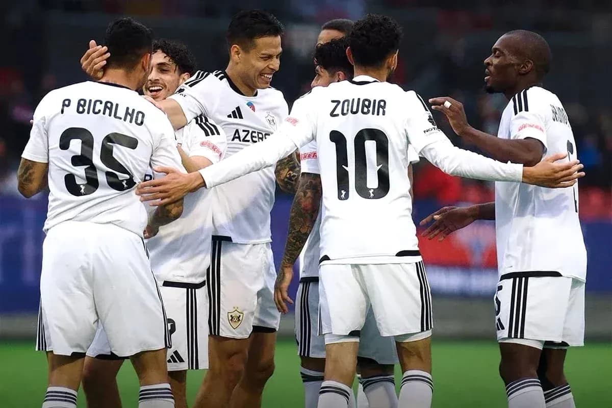Jugadores de Qarabag celebrando un gol