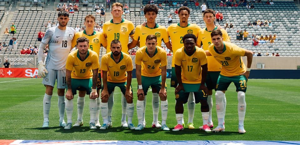 Equipo de fútbol de Australia posando para la foto