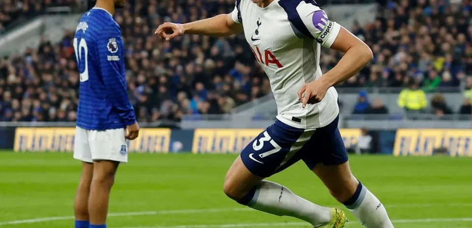 Jugador de Tottenham celebrando un gol