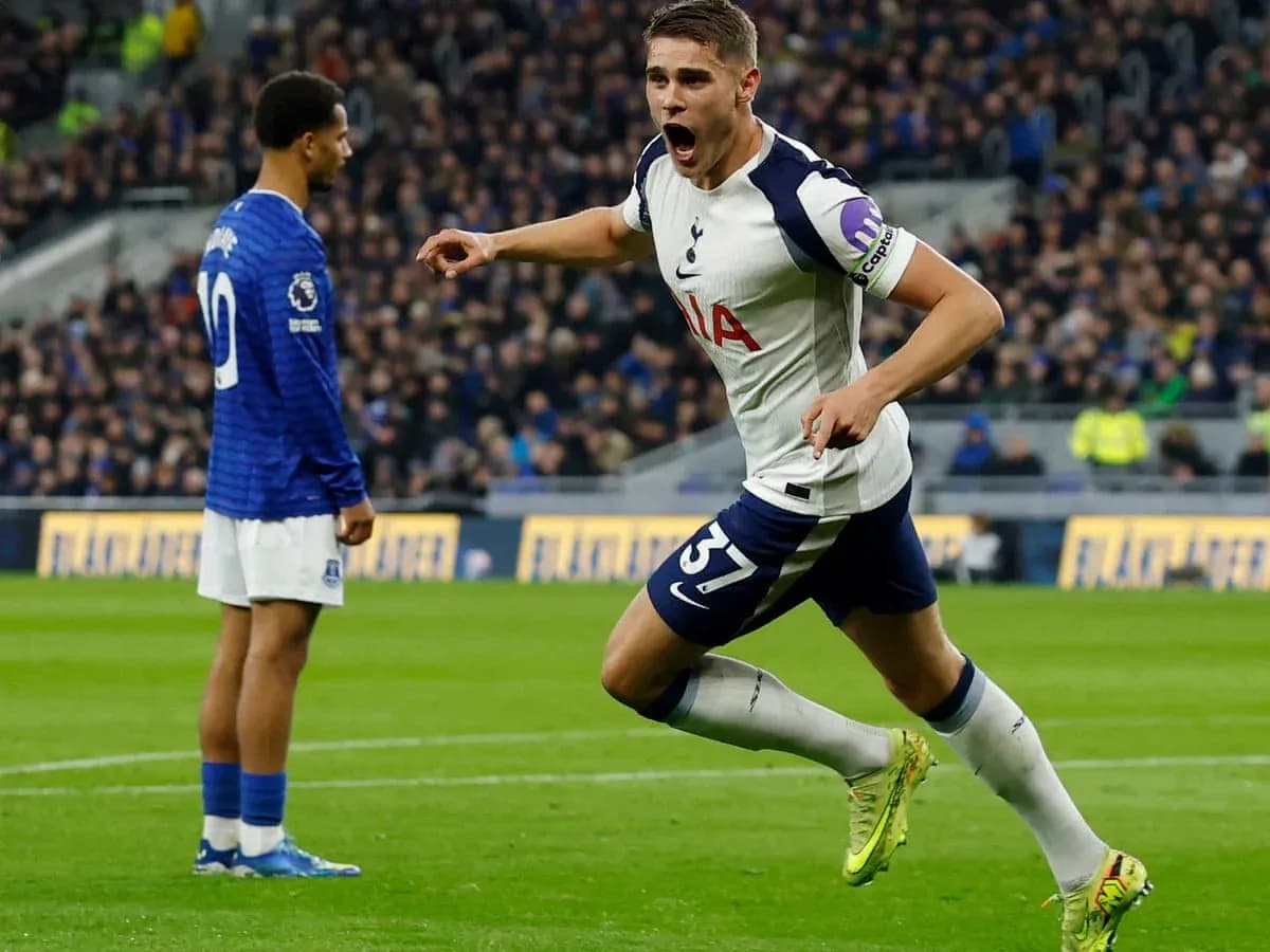 Jugador de Tottenham celebrando un gol