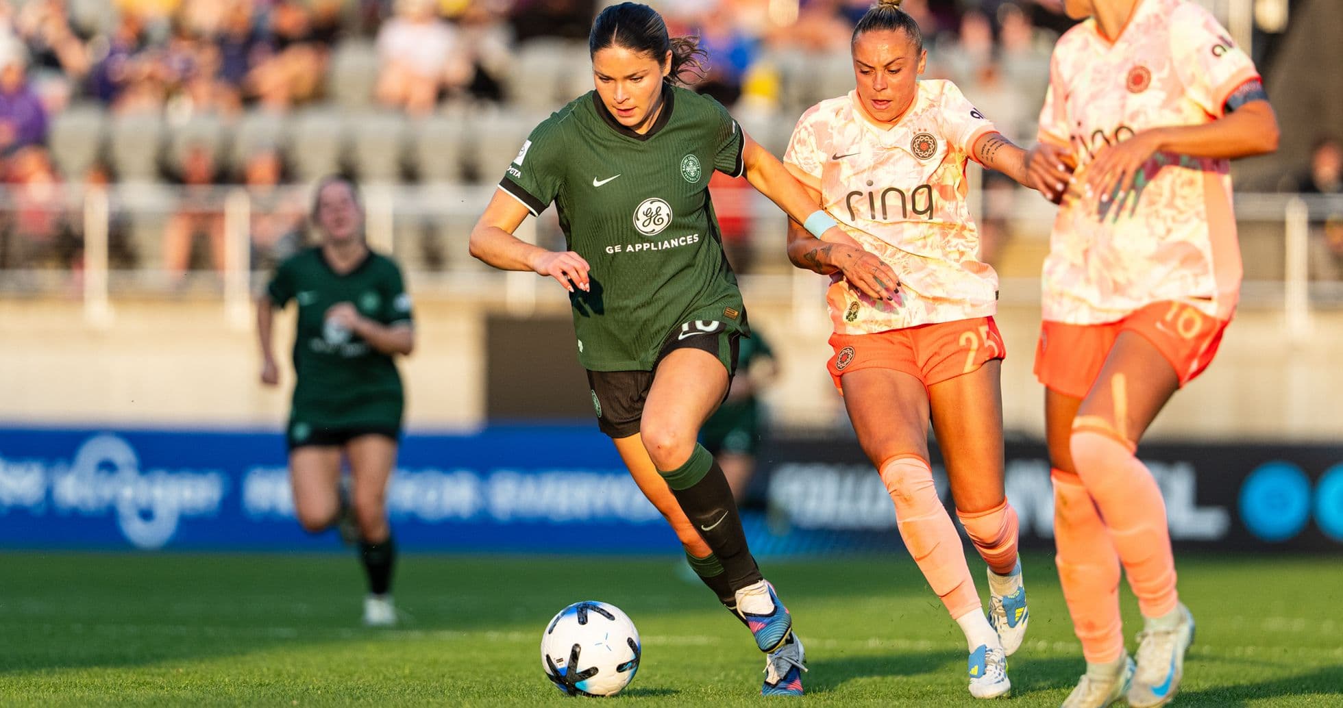 Jugadora del Utah Royals W controlando el balón