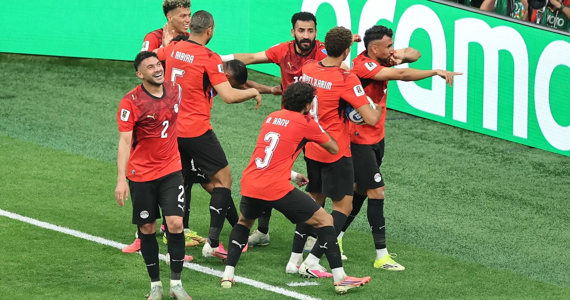 Jugadores de Egipto celebrando un gol en el partido