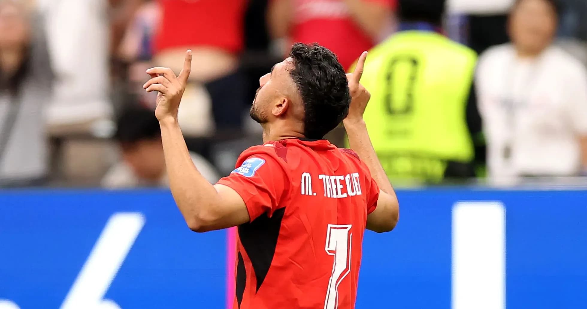 Jugador celebrando un gol en el partido