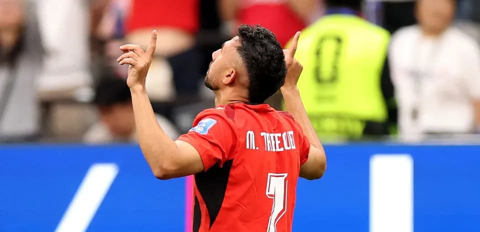Jugador celebrando un gol en el partido